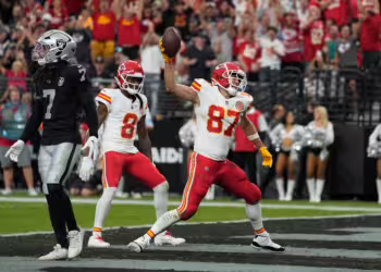 Chiefs Extend Winning Streak Against Raiders Mahomes Sets New Record