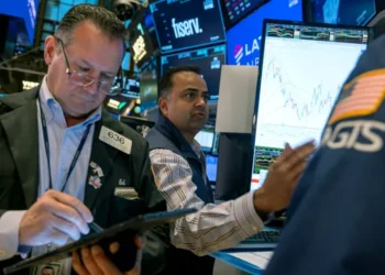 Markets Update: S&P 500 and Nasdaq Rise as Tesla Soars; Dow Drops for 4th Day