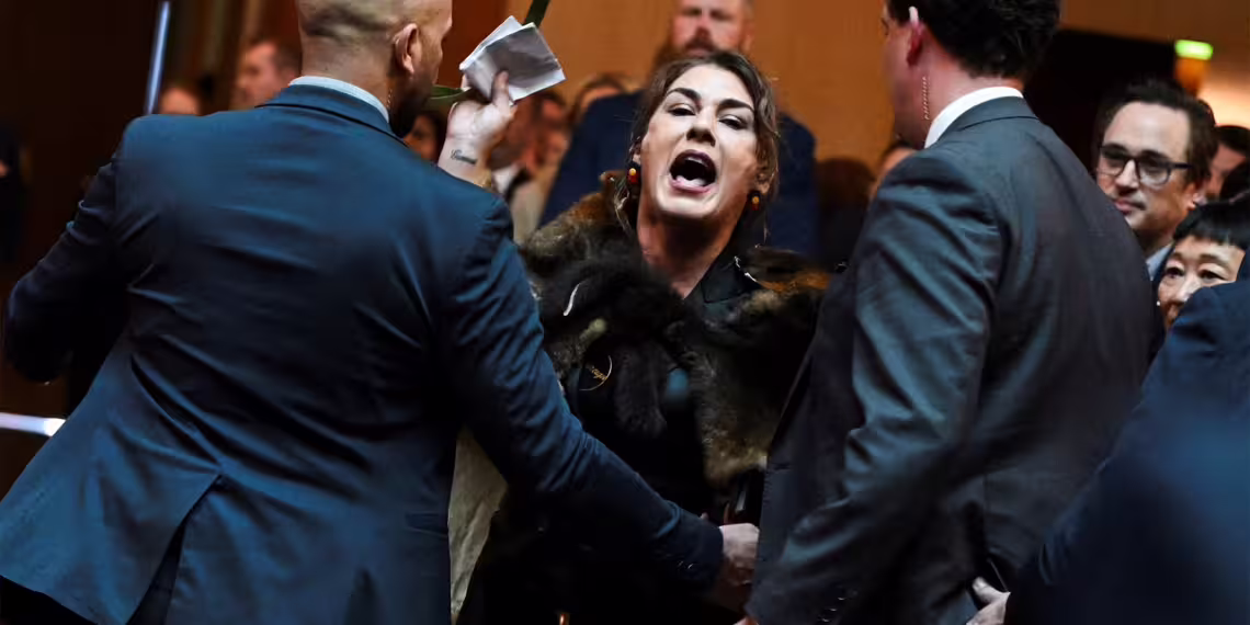 King’s Violent Image Taken Down as Heckling Dispute Intensifies