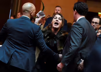 King’s Violent Image Taken Down as Heckling Dispute Intensifies