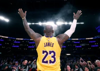 LeBron James’ Triple-Double Streak Lifts Lakers to Third Straight Victory