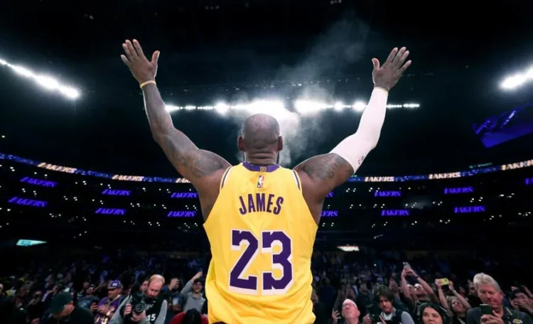 LeBron James’ Triple-Double Streak Lifts Lakers to Third Straight Victory