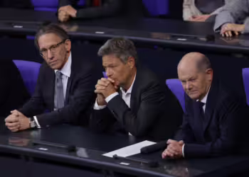 Germany on the Brink: Key Players and Potential Outcomes in the Snap Election