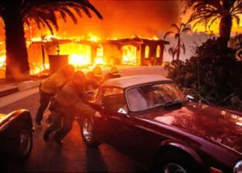 Mountain Fire Rages in California, Prompting Mass Evacuations and Power Outages