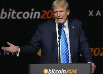 Bitcoin Hits Record High Following Trump’s Election Victory: Risks and Opportunities