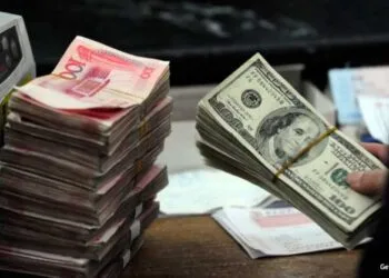 Chinese Yuan Poised for Record Lows Amid Rising U.S. Tariff Threats