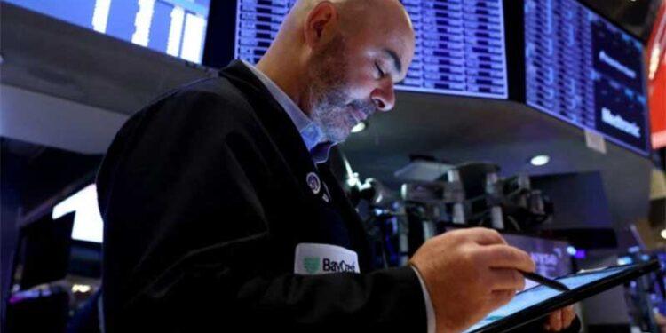 Wall Street Sees Modest Gains as Retail Stocks Shine on Black Friday