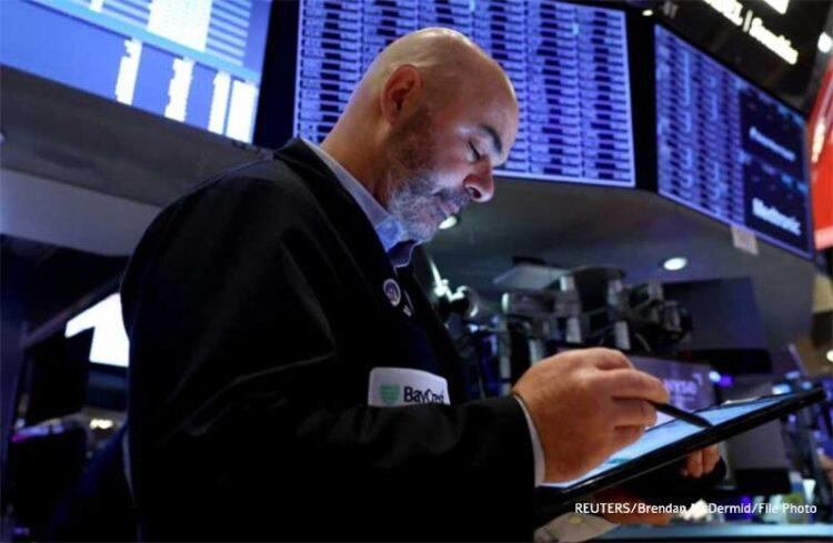 Wall Street Sees Modest Gains as Retail Stocks Shine on Black Friday