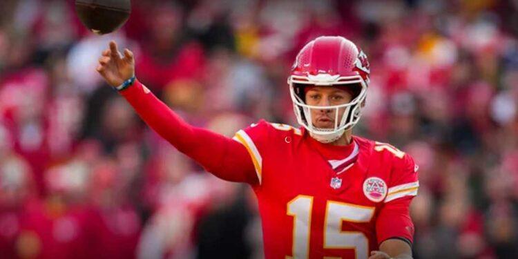 Chiefs Beat Raiders After Late Turnover Seals Black Friday Victory