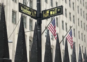 Stocks Drift to Mixed Close as Inflation Report Signals Potential Rate Cut