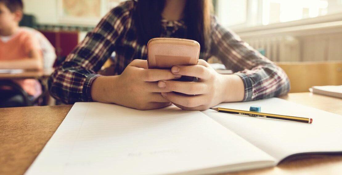 Should Social Media Be Banned for Under-16s? Australia’s Bold Proposal Sparks Debate