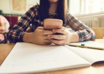 Should Social Media Be Banned for Under-16s? Australia’s Bold Proposal Sparks Debate