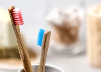 Eco-Friendly Toothbrushing: Sustainable Choices for a Cleaner Planet