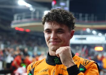 Carlos Sainz Aims for Victory Despite Challenges in Abu Dhabi Qualifying