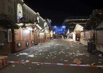 Car Plows into Crowd at German Christmas Market: What We Know So Far - Heiko Rebsch/(c) dpa-Zentralbild