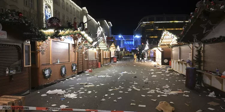 Car Plows into Crowd at German Christmas Market: What We Know So Far - Heiko Rebsch/(c) dpa-Zentralbild