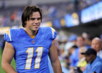 Chargers’ Cameron Dicker Makes NFL’s First Fair-Catch Kick in 48 Years (AP Photo/Ryan Sun)