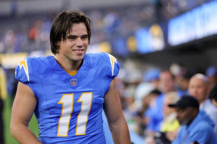 Chargers’ Cameron Dicker Makes NFL’s First Fair-Catch Kick in 48 Years (AP Photo/Ryan Sun)