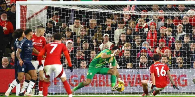 Epic Save by Emiliano Martínez Steals the Spotlight in Forest Clash
