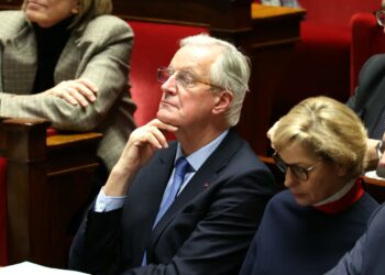 French PM Resigns After No-Confidence Vote, Stays as Interim Leader