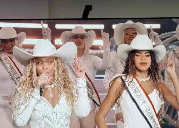 A Night to Remember: Beyoncé and Blue Ivy Light Up Halftime - Photo: Netflix