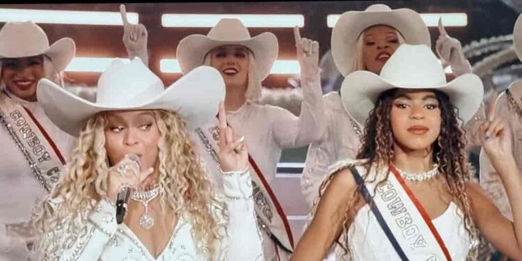 A Night to Remember: Beyoncé and Blue Ivy Light Up Halftime - Photo: Netflix
