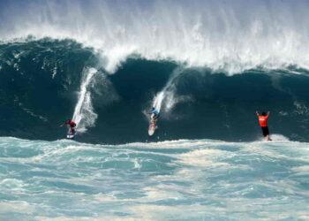 Legends Ride 50-Foot Waves at the Eddie Aikau Big Wave Invitational - Jamm Aquino | Credit: AP