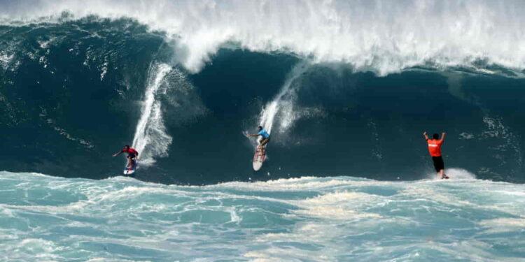 Legends Ride 50-Foot Waves at the Eddie Aikau Big Wave Invitational - Jamm Aquino | Credit: AP