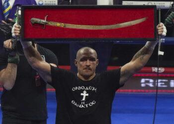 Oleksandr Usyk Outboxes Tyson Fury to Defend Heavyweight Championship - AP Photo/Frank Augstein