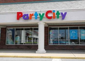Party City Staff Shocked as Company Announces Closure - Paul Weaver/SOPA Images/LightRocket/Getty Images