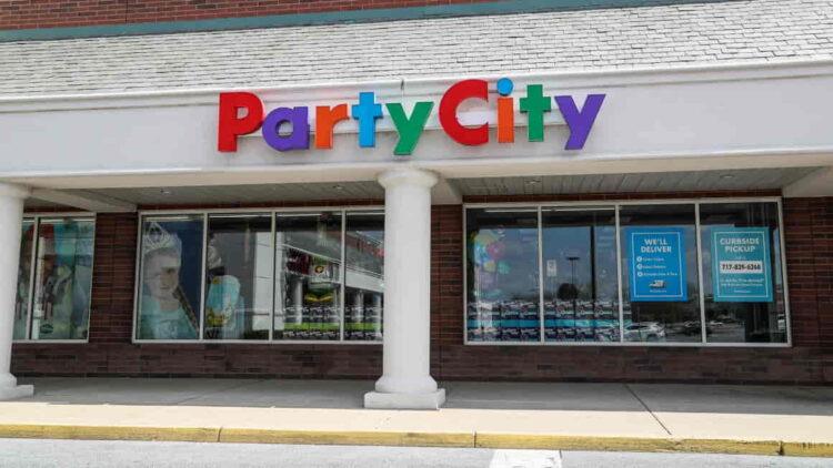 Party City Staff Shocked as Company Announces Closure - Paul Weaver/SOPA Images/LightRocket/Getty Images