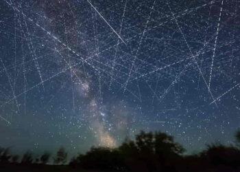 The Growing Danger of Space Junk and Its Impact on Satellites - Alan Dyer/VWPics/Universal Images Group/Getty Images