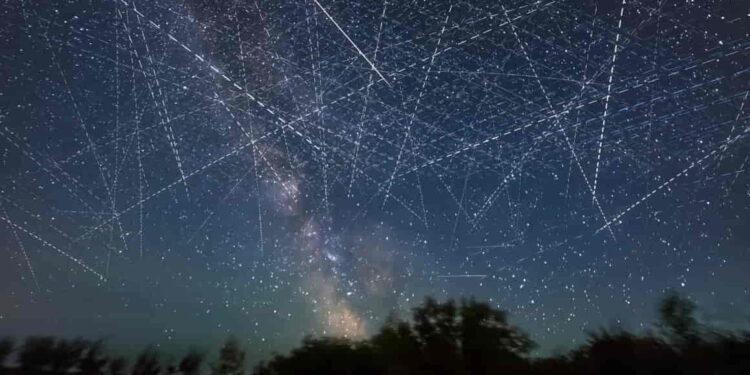 The Growing Danger of Space Junk and Its Impact on Satellites - Alan Dyer/VWPics/Universal Images Group/Getty Images