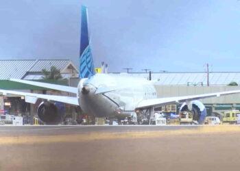 United Airlines Flight Arrives in Hawaii with Body Found in Wheel Well - KHNL/KGMB