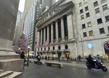 Market Falls as Nvidia Suffers More Losses (AP Photo/Peter Morgan)