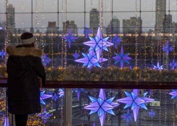 Overcoming Holiday Anxiety: Simple Ways to Improve Your Well-Being - (AP Photo/Julia Demaree Nikhinson)