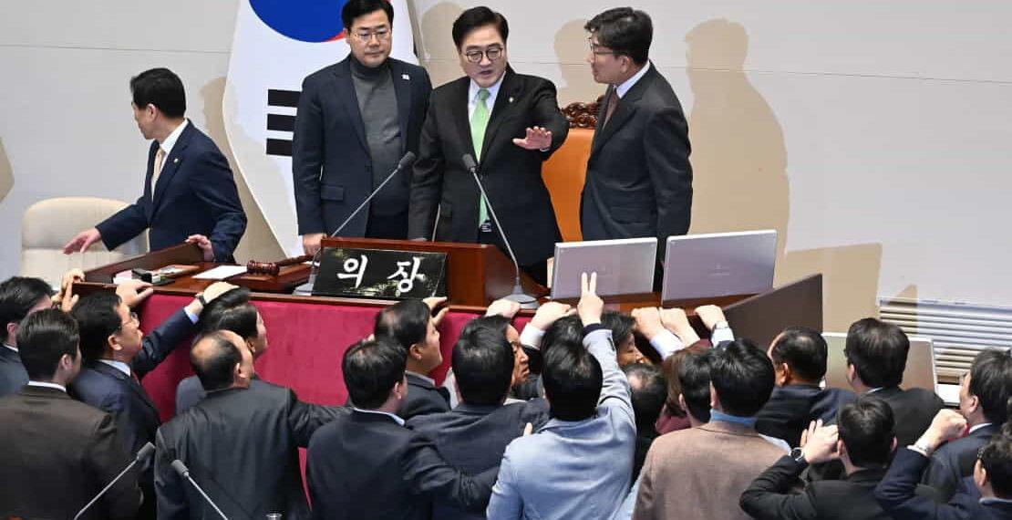 Prime Minister Han Duck-soo Ousted Amid Political Unrest - Jung Yeon-je/AFP/Getty Images