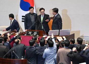 Prime Minister Han Duck-soo Ousted Amid Political Unrest - Jung Yeon-je/AFP/Getty Images