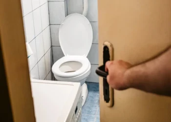 How Often You Should Pee and What It Says About Your Body - urbazon/iStockphoto/Getty Images/File