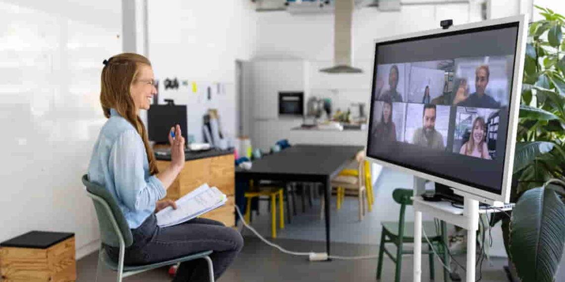 Returning to the Office After Remote Work: Expert Tips to Make It Easier - Luis Alvarez—Getty Images