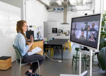 Returning to the Office After Remote Work: Expert Tips to Make It Easier - Luis Alvarez—Getty Images