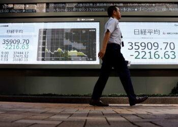 Mixed Start for Chinese Stocks as Asia Markets Follow Wall Street Gains - REUTERS/Issei Kato/File photo