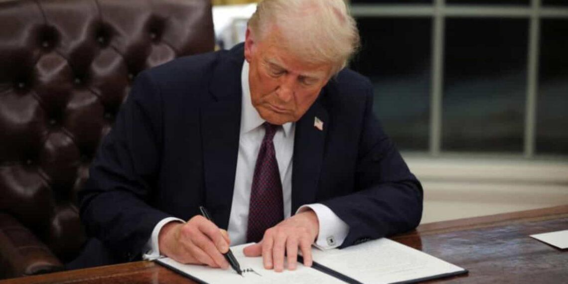 Chaos or Control? Trump’s Bold Moves in His First 48 Hours - Carlos Barria/REUTERS