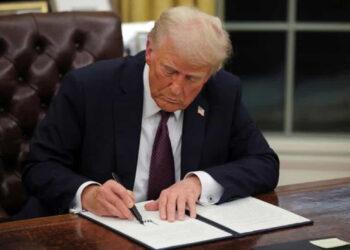 Chaos or Control? Trump’s Bold Moves in His First 48 Hours - Carlos Barria/REUTERS