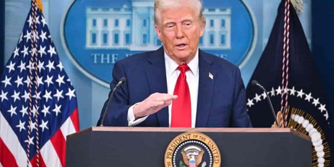 Trump Criticizes Democrats Over Fatal Air Collision- CNN live /Photo