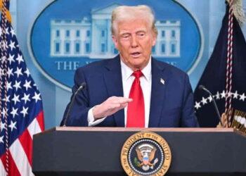 Trump Criticizes Democrats Over Fatal Air Collision- CNN live /Photo