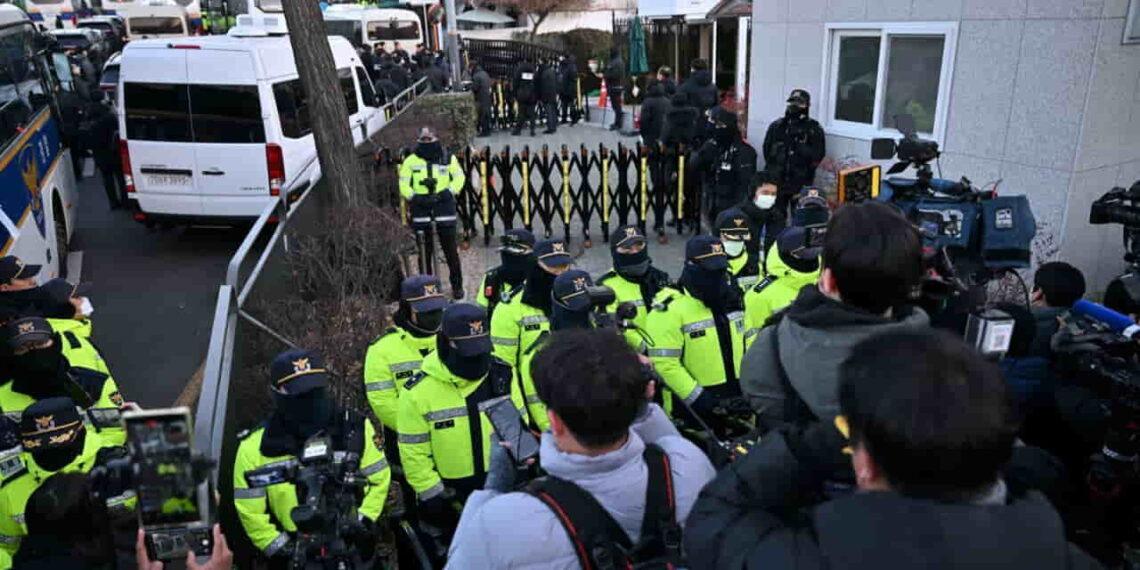 Tense Standoff Blocks Arrest of South Korea’s Suspended President - Jung Yeon-Je, AFP