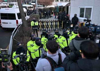 Tense Standoff Blocks Arrest of South Korea’s Suspended President - Jung Yeon-Je, AFP