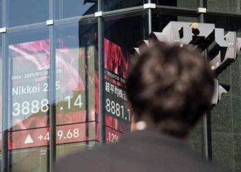 U.S. Holiday Break: Asian and European Markets See Positive Gains - Eugene Hoshiko/AP Photo