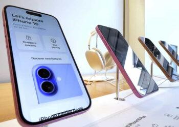 Apple’s AI-Powered iPhones See Slow Start in Key Markets - Gene J. Puskar/AP Photo